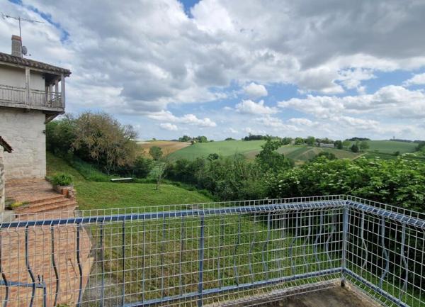 Maison à vendre    11 pièces •  Saint-Vincent-Lespinasse