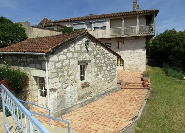 Maison à vendre    11 pièces •  Saint-Vincent-Lespinasse