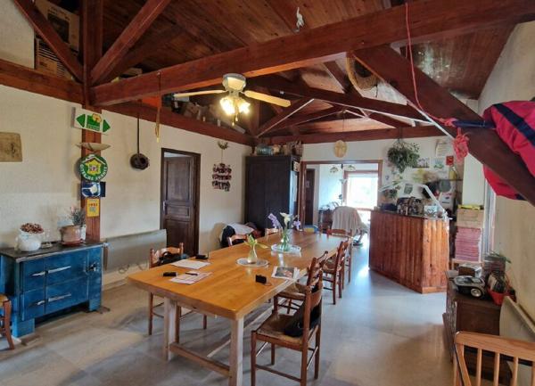 Maison à vendre    11 pièces •  Saint-Vincent-Lespinasse