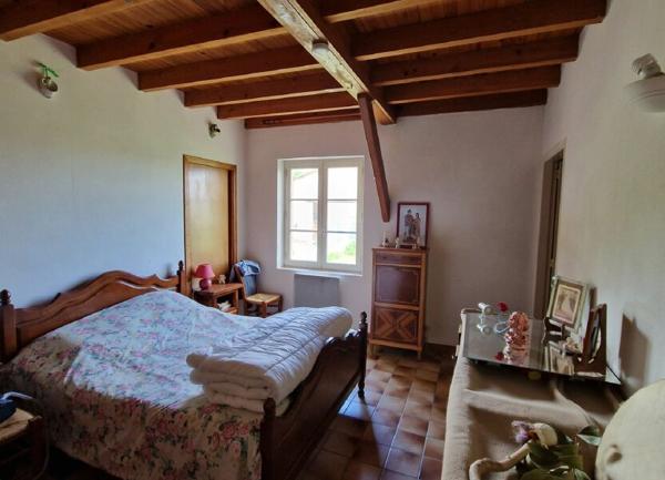 Maison à vendre    11 pièces •  Saint-Vincent-Lespinasse