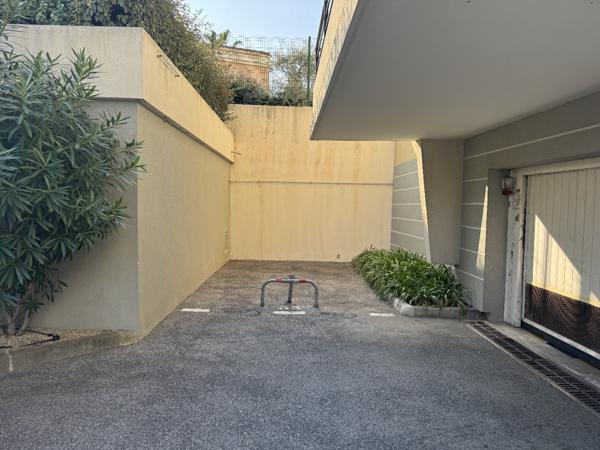 Parking extérieur à ANTIBES (06600)