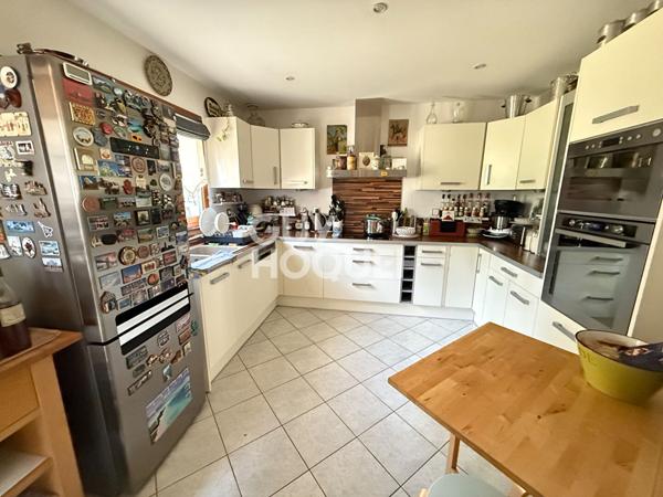 Maison spacieuse à vendre à Lagord - 6 chambres, 192 m²