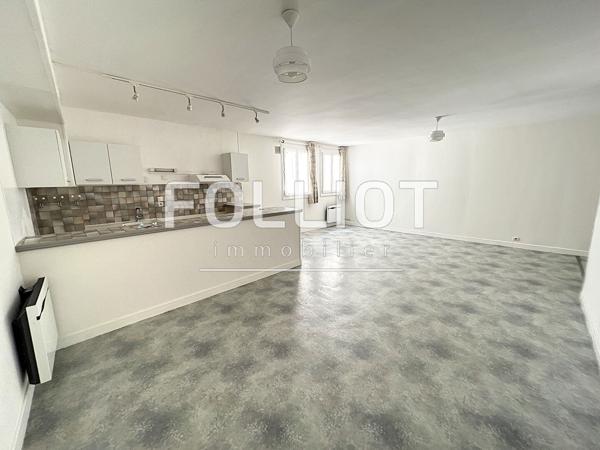 Appartement Coutances 3 pièce(s) 81 m2 A VENDRE CENTRE DE COUTANCES REZ DE CHAUSSEE