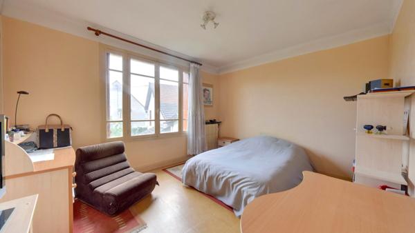 Maison à vendre Roissy-en-Brie ? Proche RER E ? Quartier calme ? Garage double ? Grand potentiel