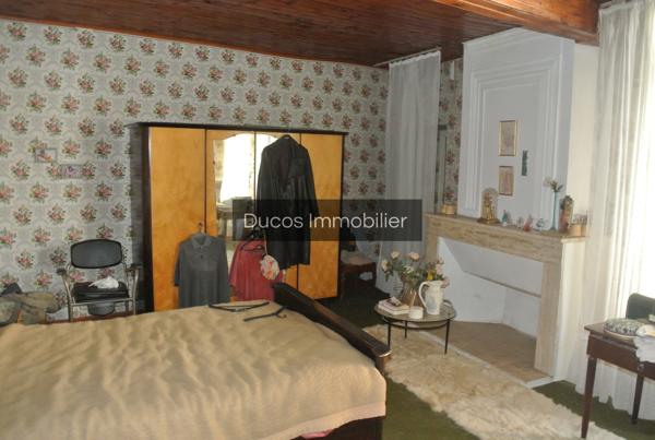 Plein coeur de Sainte Bazeille maison avec patio, garage et beaux volumes