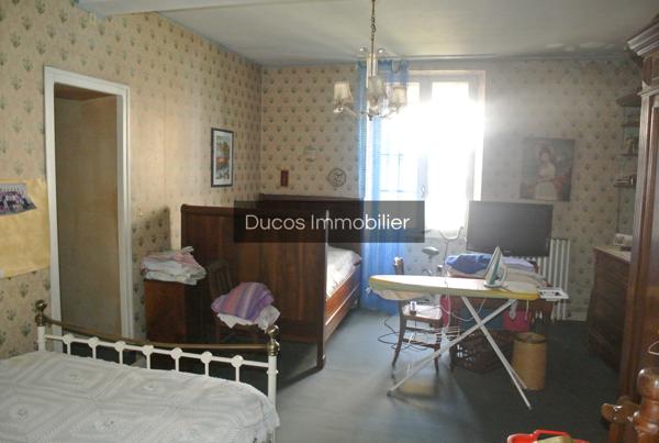 Plein coeur de Sainte Bazeille maison avec patio, garage et beaux volumes
