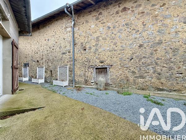 Maison à vendre 6 pièces 205 m² Le Châtenet-en-Dognon