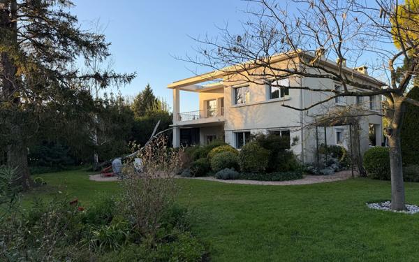 Maison à vendre    7 pièces • 196 m2 Avignon