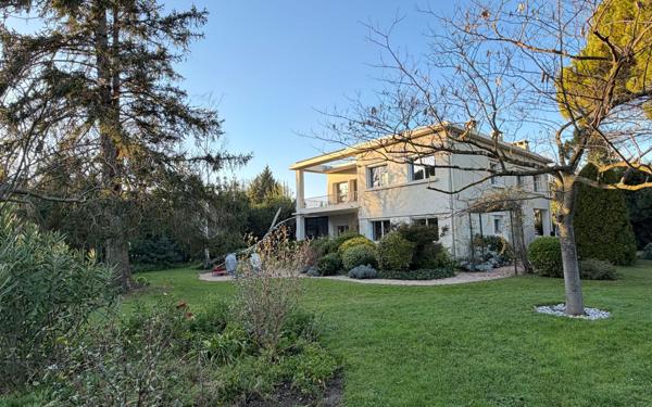 Maison à vendre    7 pièces • 196 m2 Avignon