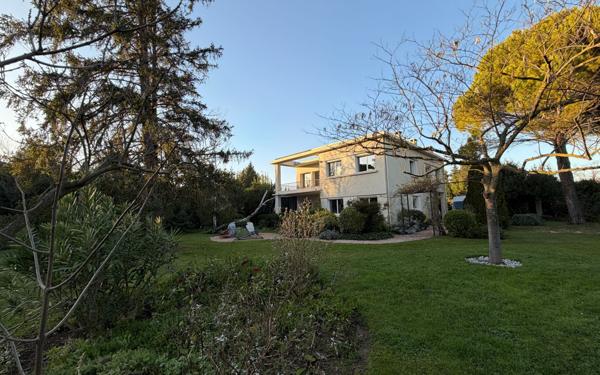 Maison à vendre    7 pièces • 196 m2 Avignon