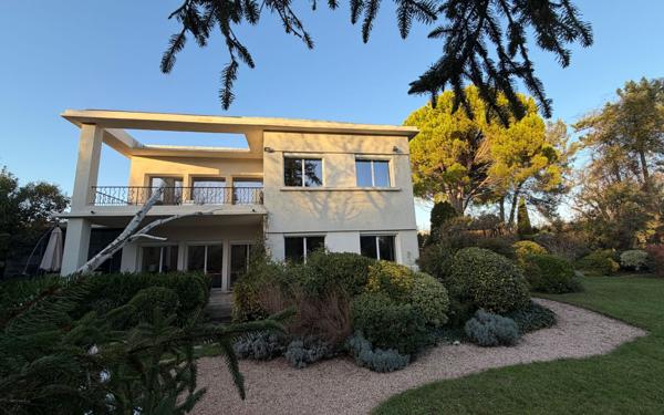 Maison à vendre    7 pièces • 196 m2 Avignon