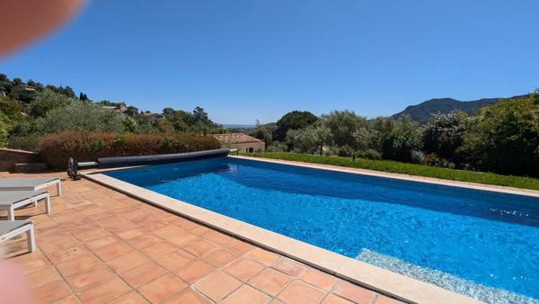 Vente                                                      Villa
                        
                     6 pièces                      171 m2                     à Les Adrets-de-l'Estérel