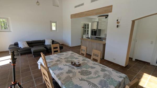 Vente                                                      Villa
                        
                     6 pièces                      171 m2                     à Les Adrets-de-l'Estérel