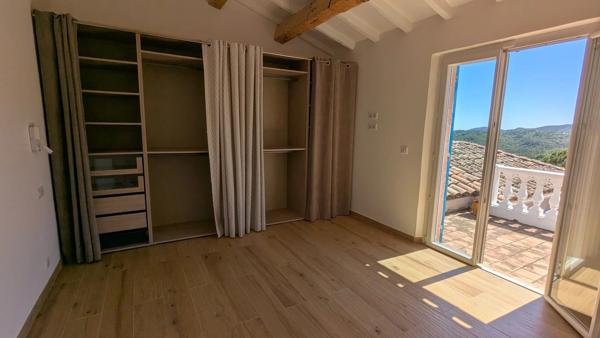 Vente                                                      Villa
                        
                     6 pièces                      171 m2                     à Les Adrets-de-l'Estérel