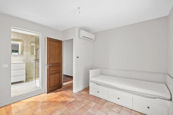 Vente                                                      Villa
                        
                     6 pièces                      171 m2                     à Les Adrets-de-l'Estérel