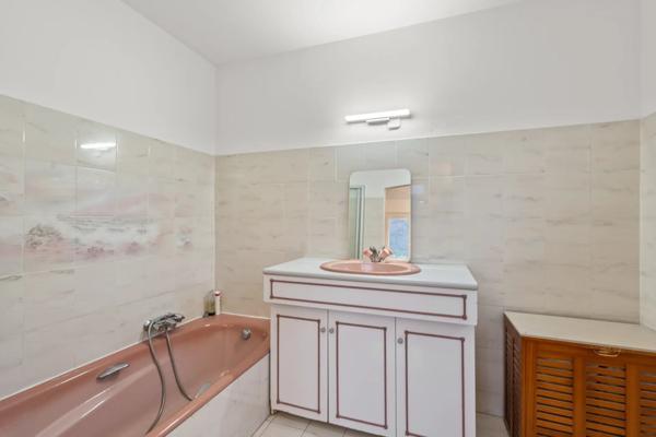 Vente                                                      Villa
                        
                     6 pièces                      171 m2                     à Les Adrets-de-l'Estérel