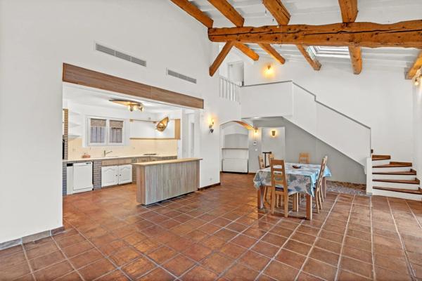 Vente                                                      Villa
                        
                     6 pièces                      171 m2                     à Les Adrets-de-l'Estérel