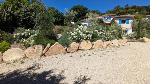 Vente                                                      Villa
                        
                     6 pièces                      171 m2                     à Les Adrets-de-l'Estérel