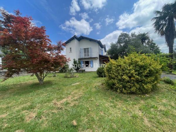 Maison - Oloron-sainte-marie - Réf.:205300 OLORON - Agréable maison de 130 m² sur terrain de 1100 m² - Type T4