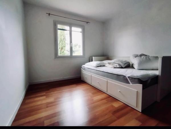 Maison familiale rénovée avec jardin et garage