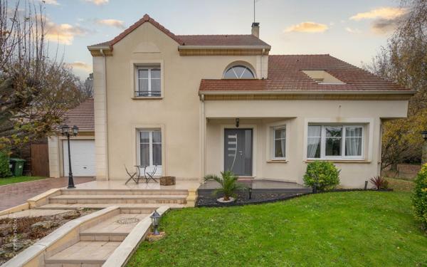 Maison à vendre    8 pièces • 181 m2 Crécy-la-Chapelle