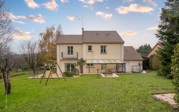 Maison à vendre    8 pièces • 181 m2 Crécy-la-Chapelle