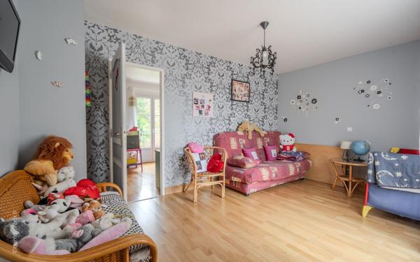 Maison à vendre    8 pièces • 181 m2 Crécy-la-Chapelle