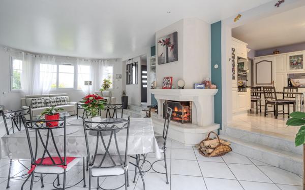 Maison à vendre    8 pièces • 181 m2 Crécy-la-Chapelle