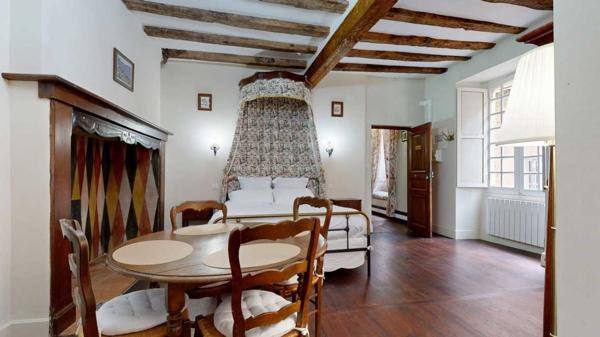Appartement - Sarlat-la-caneda Sarlat Historique – Studio d'exception au 1er étage noble (XIIIe siècle). Visite virtuelle sur demande