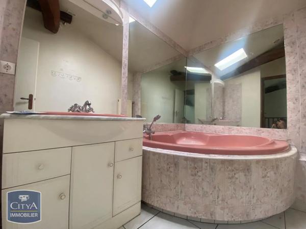 Appartement à louer 2 pièces 52m² Châtenay (01090)