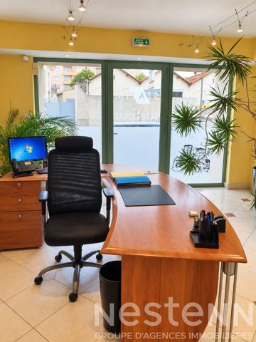CARCASSONNE - Ensemble professionnel avec 160 m² de bureaux et 550 m² de garage-entrepôt