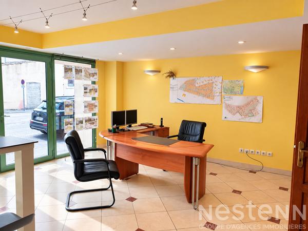 CARCASSONNE - Ensemble professionnel avec 160 m² de bureaux et 550 m² de garage-entrepôt