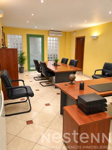 CARCASSONNE - Ensemble professionnel avec 160 m² de bureaux et 550 m² de garage-entrepôt