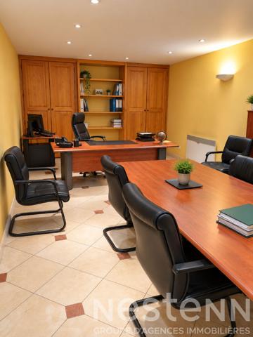 CARCASSONNE - Ensemble professionnel avec 160 m² de bureaux et 550 m² de garage-entrepôt