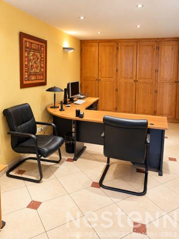 CARCASSONNE - Ensemble professionnel avec 160 m² de bureaux et 550 m² de garage-entrepôt