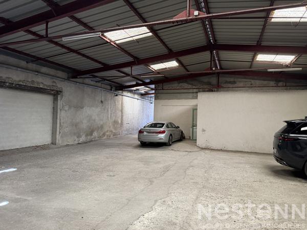CARCASSONNE - Ensemble professionnel avec 160 m² de bureaux et 550 m² de garage-entrepôt