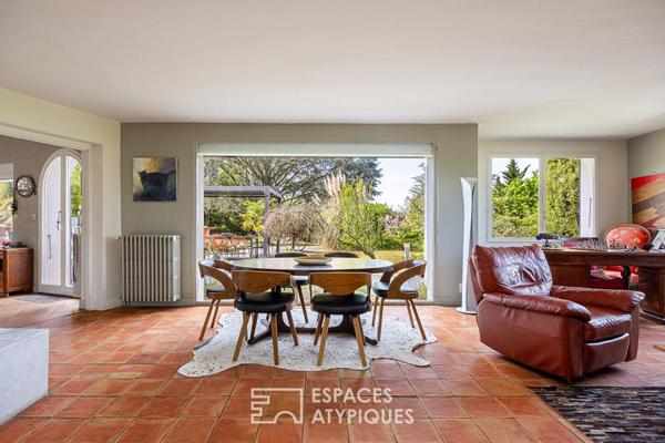 Maison avec vue dégagée, piscine et jardin arboré sur les hauteurs du 5ème