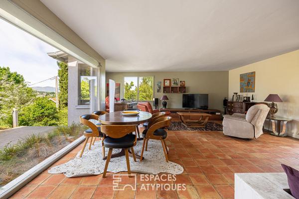 Maison avec vue dégagée, piscine et jardin arboré sur les hauteurs du 5ème