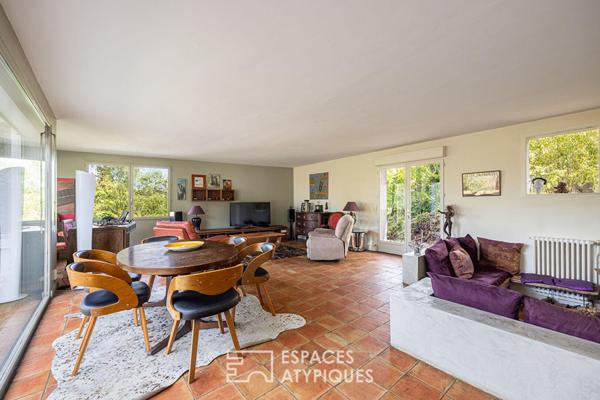 Maison avec vue dégagée, piscine et jardin arboré sur les hauteurs du 5ème