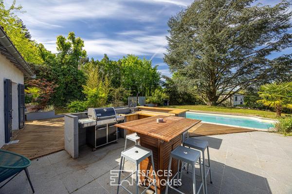 Maison avec vue dégagée, piscine et jardin arboré sur les hauteurs du 5ème