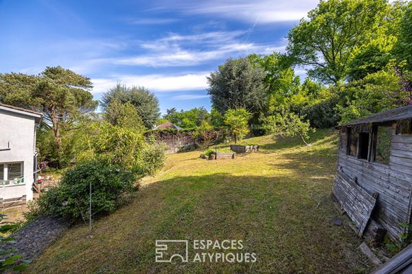 Maison avec vue dégagée, piscine et jardin arboré sur les hauteurs du 5ème