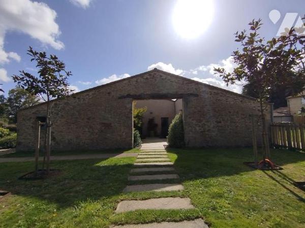 LES HERBIERS - Superbe grange pierre entièrement rénovée au calme de la campagne, à moins de 5 ...