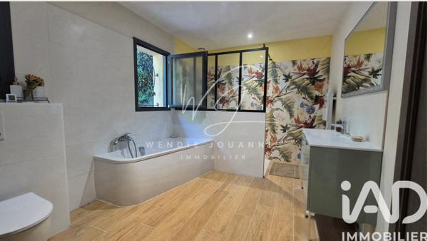 Maison à vendre 10 pièces 304 m² Cuers