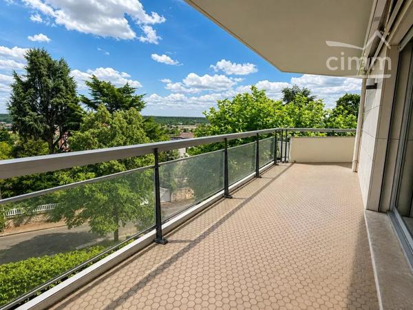 RARE À BLOIS – 145 m², terrasse, vue dégagée et volumes exceptionnels.