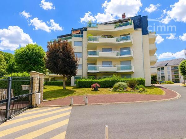 RARE À BLOIS – 145 m², terrasse, vue dégagée et volumes exceptionnels.