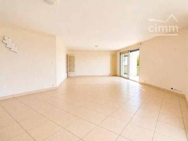 RARE À BLOIS – 145 m², terrasse, vue dégagée et volumes exceptionnels.