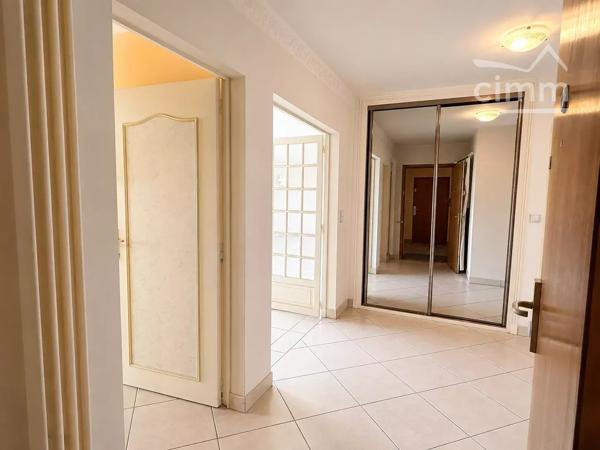 RARE À BLOIS – 145 m², terrasse, vue dégagée et volumes exceptionnels.