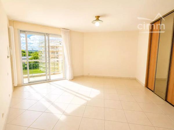 RARE À BLOIS – 145 m², terrasse, vue dégagée et volumes exceptionnels.