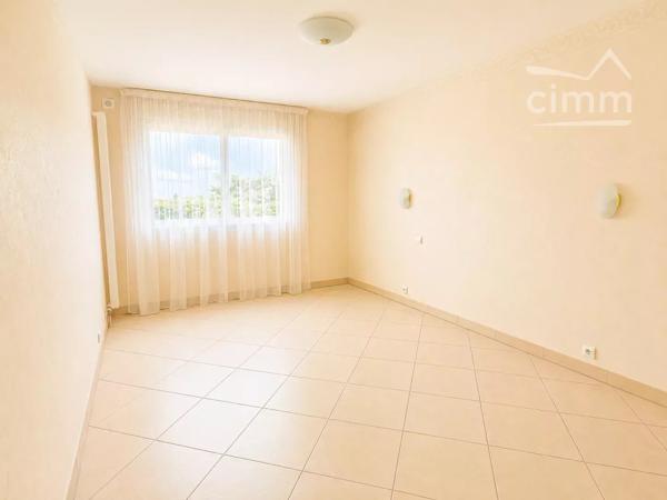 RARE À BLOIS – 145 m², terrasse, vue dégagée et volumes exceptionnels.