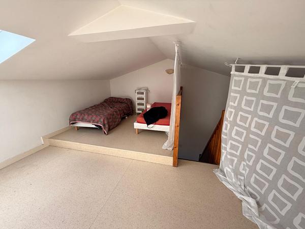 Appartement Type 4, centre ville, 2ème etage, Cave.